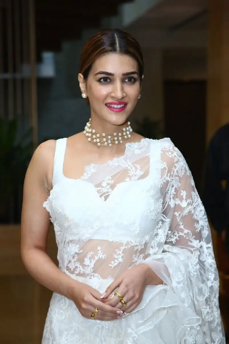 Kriti Sanon Charming Stills In White Saree Sleeveless Blouse